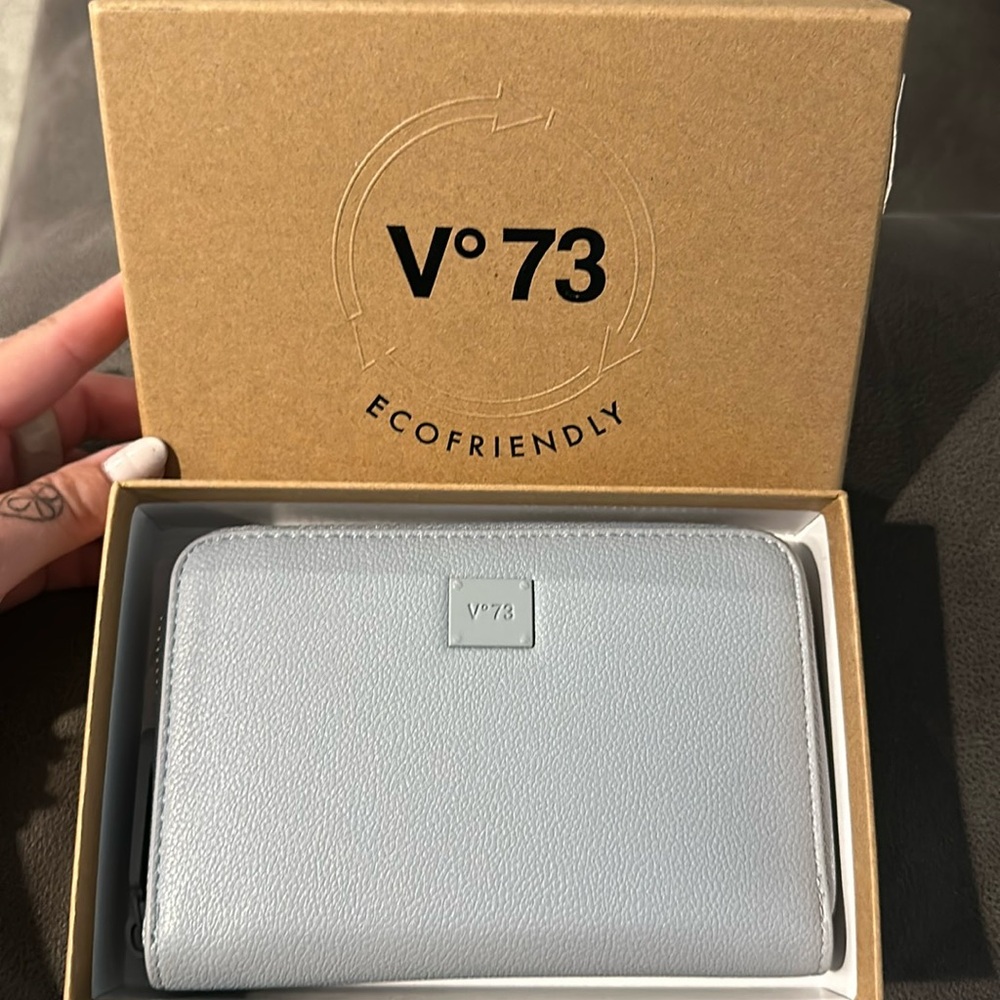 V°73 BiFold Wallet NWT NWB